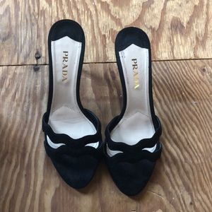 Prada size 38 black scalloped heels